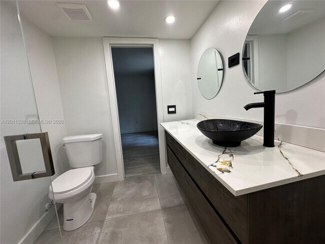 Building Photo - 4215 N University Dr