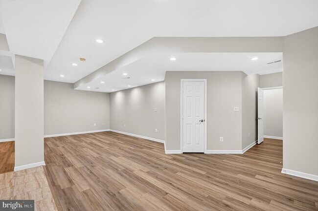 Building Photo - 42071 Pepperbush Pl