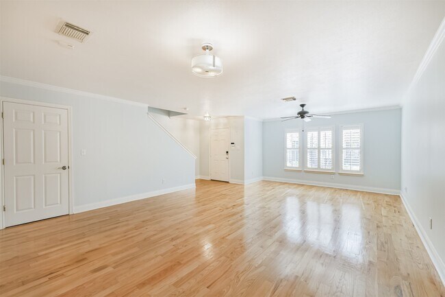 Building Photo - 738 Redwing Pl Dr