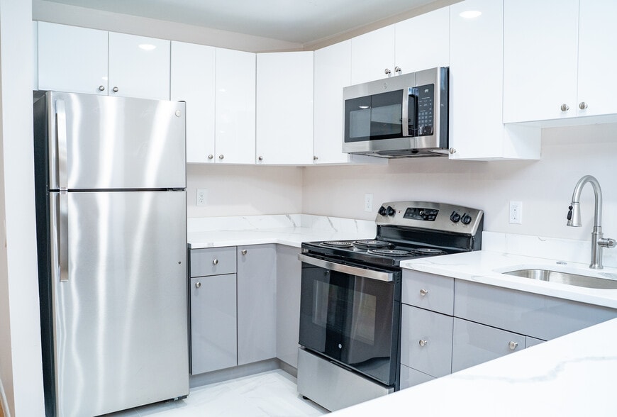 Building Photo - Kenmore Apartments