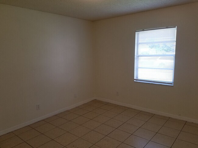 Building Photo - Cedar Ave - A