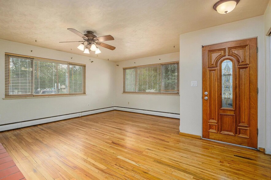 Building Photo - 2202 Orchard Ave