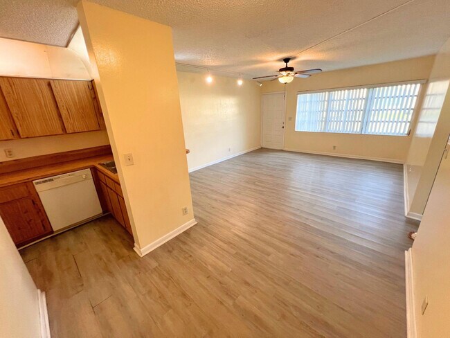 Building Photo - 843 Twin Lakes Dr