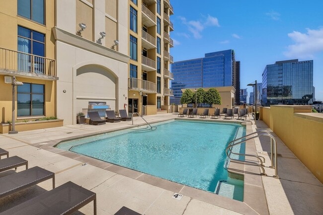 Building Photo - 1510 Demonbreun St