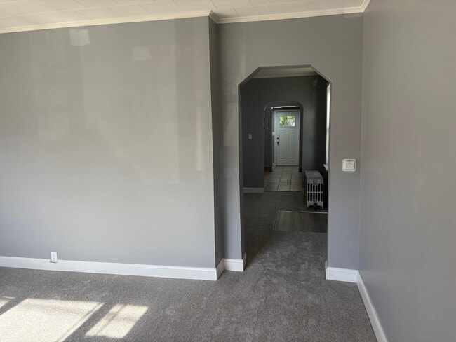 Building Photo - 2756 Latonia Ave