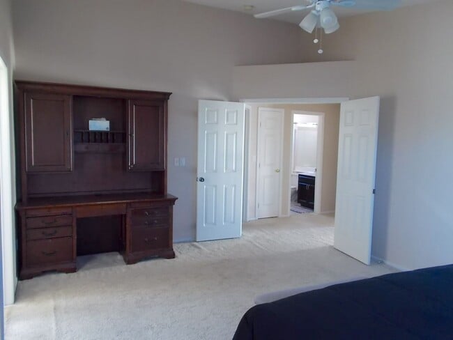 Building Photo - Comfort & Space in a Furnished Home