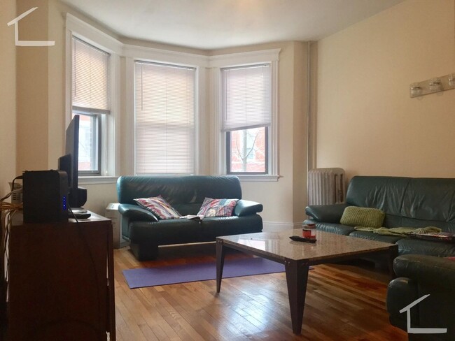 Building Photo - Large Fully Renovated Unit On Cleveland Ci...