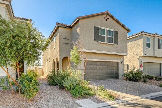Building Photo - AMAZING 2 Story, 5 Bedroom Home in Gated community!