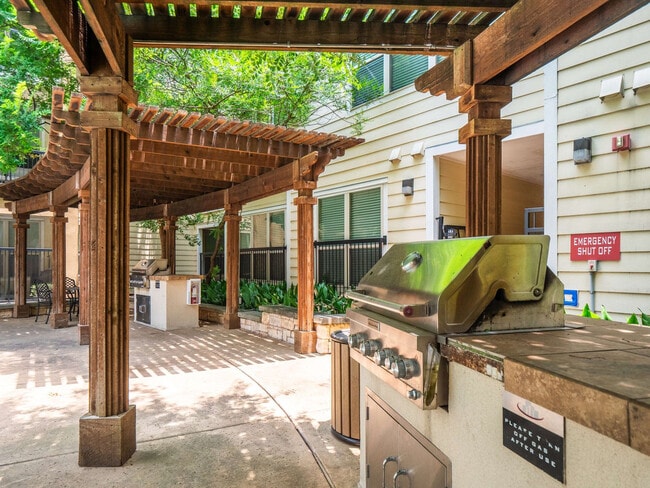 Building Photo - 501 E Oltorf St