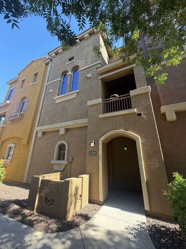 Building Photo - beautiful 2 bed, 2.5 bath condominium in the elegant Via De Cielo gated community in Chandler!