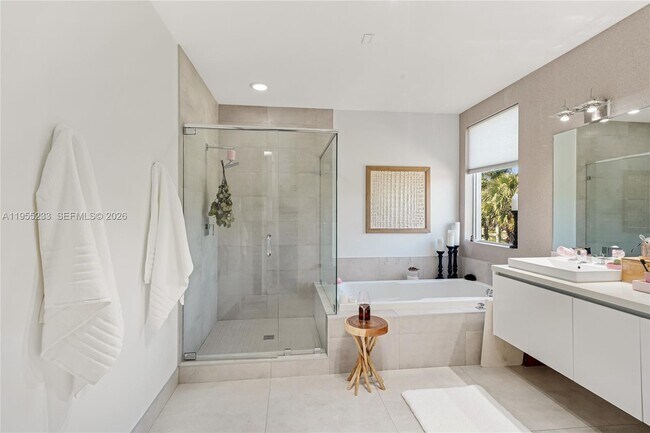 Building Photo - 7515 NW 99th Ave