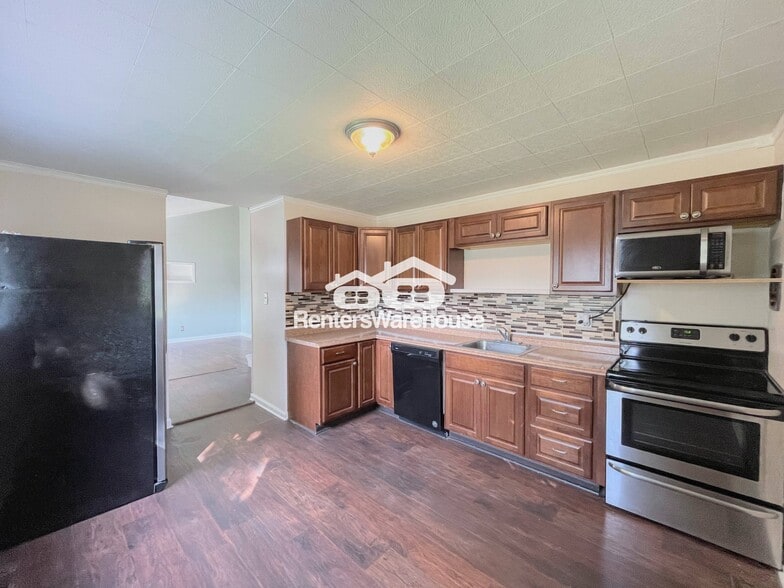 Building Photo - 4960 Clover St