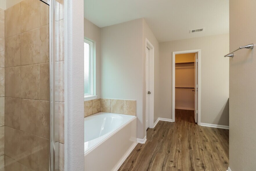 Building Photo - 9952 Swallow Dr