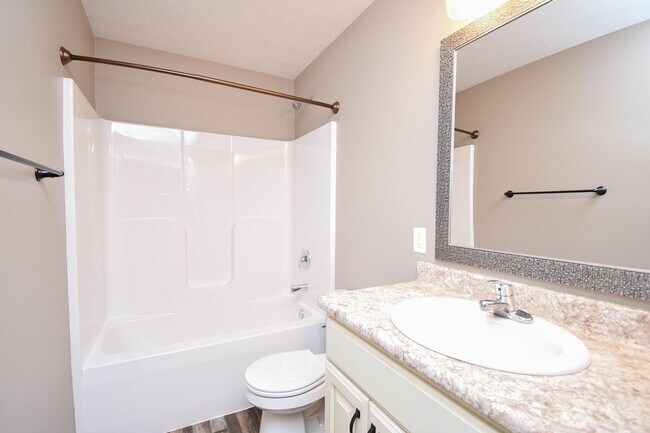 Building Photo - 5 Bedroom 3 Bathroom Single Family Home North Sioux Falls!