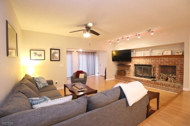 Building Photo - 303 Brokaw Ct