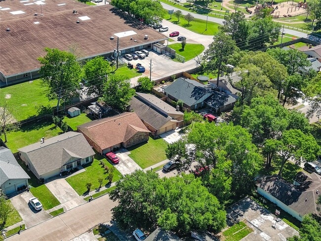 Building Photo - 23414 Canyon Lake Dr