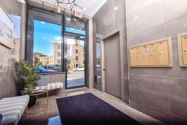 Building Photo - 2827 N Clybourn Ave