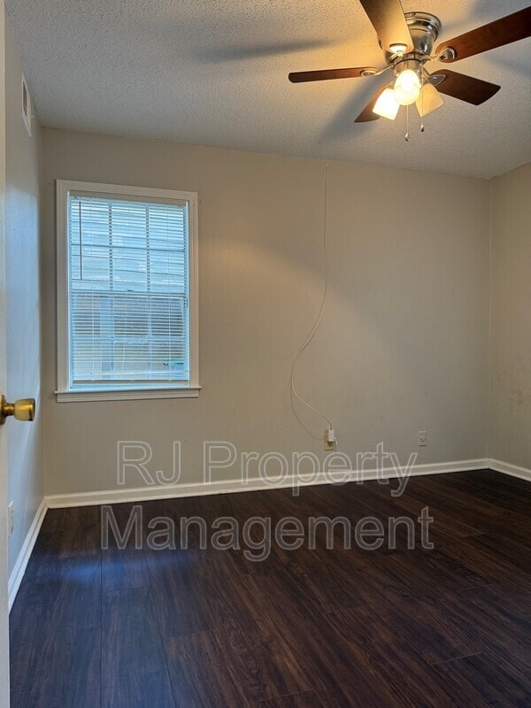 Building Photo - 3086 Estes St