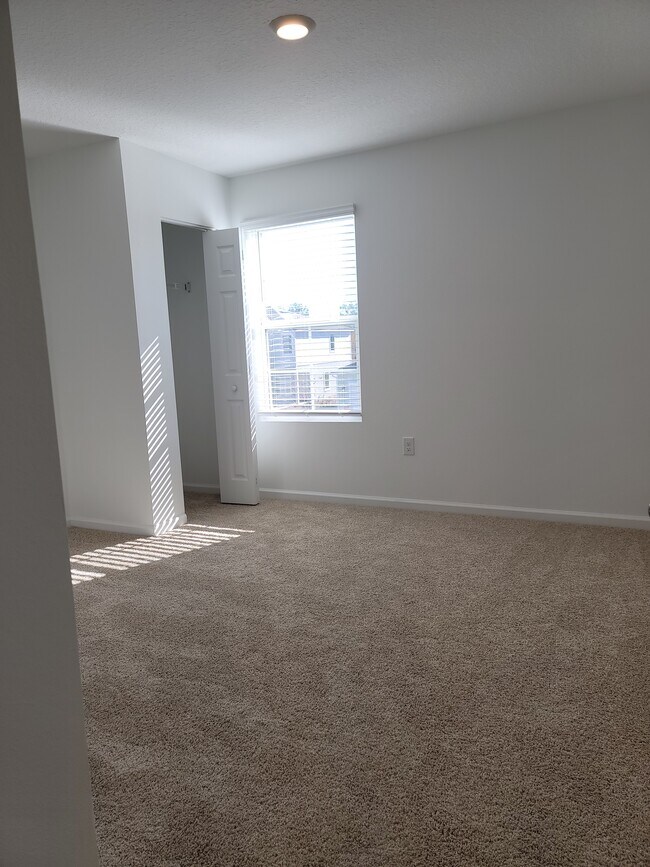 3rd bdrm w/2 small closets & TV alcove - 9025 Gifford Dr