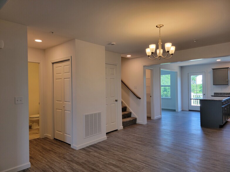 Building Photo - 2133 S Autumn Chase Dr