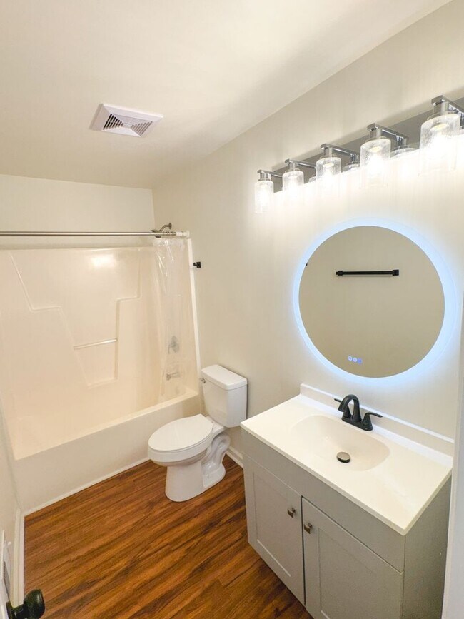 Building Photo - Newly Renovated 3BR/2BA Home in Charlotte ...