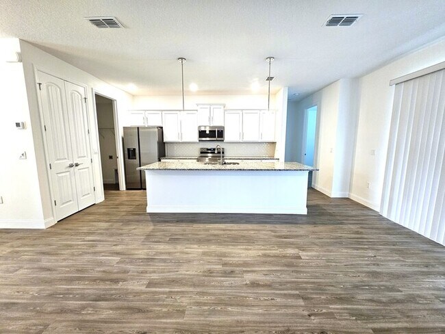Building Photo - *****STUNNING 4/2 HOME IN PALM BAY****