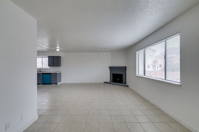 Building Photo - 6987 Mendon Ln