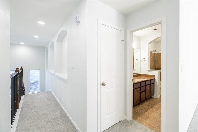 Building Photo - 17523 Quiet Shores Dr