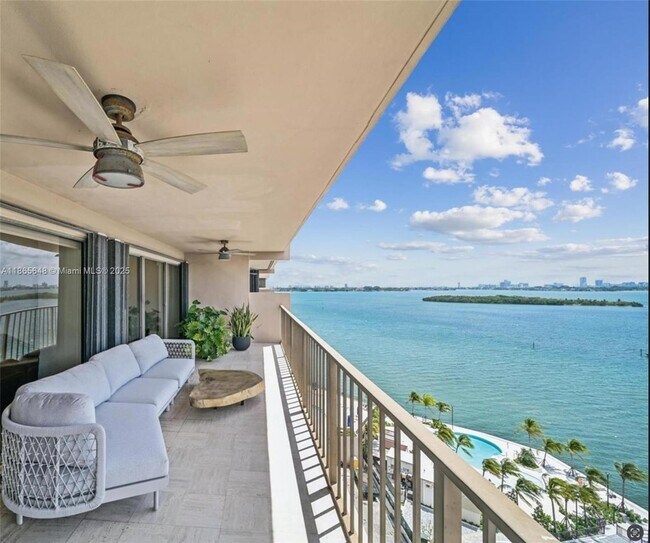 Primary Photo - 1800 NE 114th St