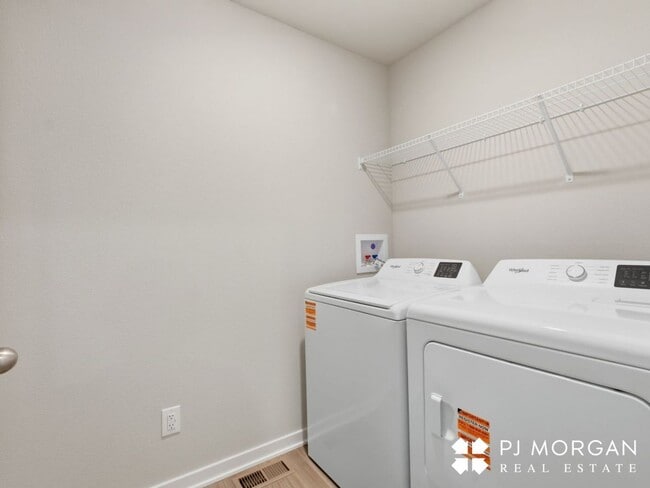 Building Photo - Spacious, Stylish, and Ready for You!