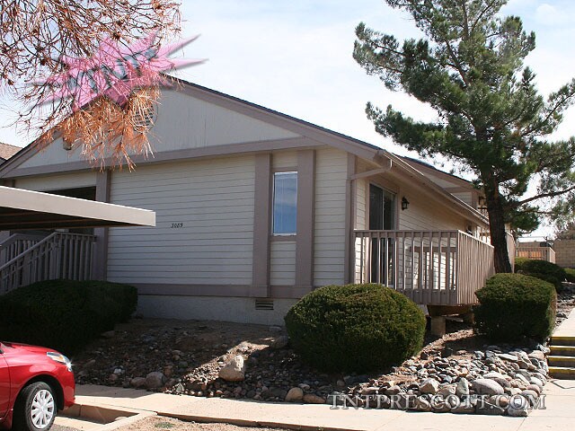 Building Photo - Condo in Montana Villas HOA ~ COMP HOLD