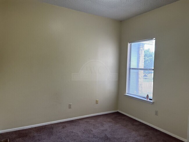 Building Photo - 2607 Poage Ave
