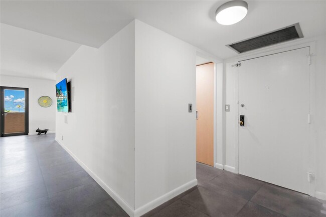 Building Photo - 4900 N Ocean Blvd