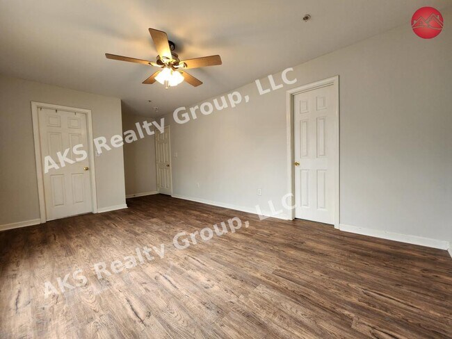 Building Photo - 1090 Thompson Rd