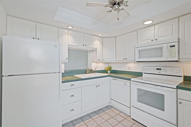 Building Photo - 2621 Cove Cay Dr