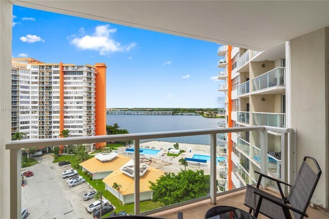 Building Photo - 1351 NE Miami Gardens Dr