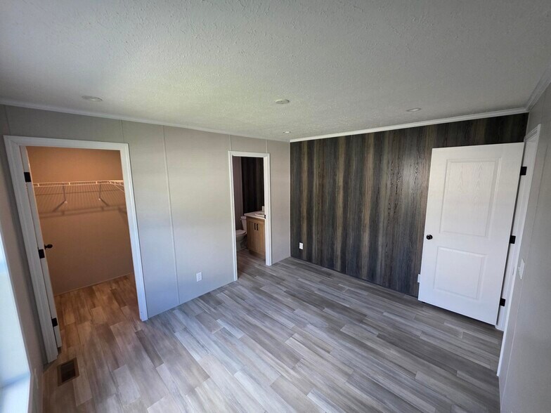 Building Photo - 92 Thomas Ln