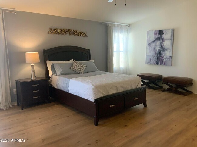 Building Photo - 2114 E Aire Libre Ave