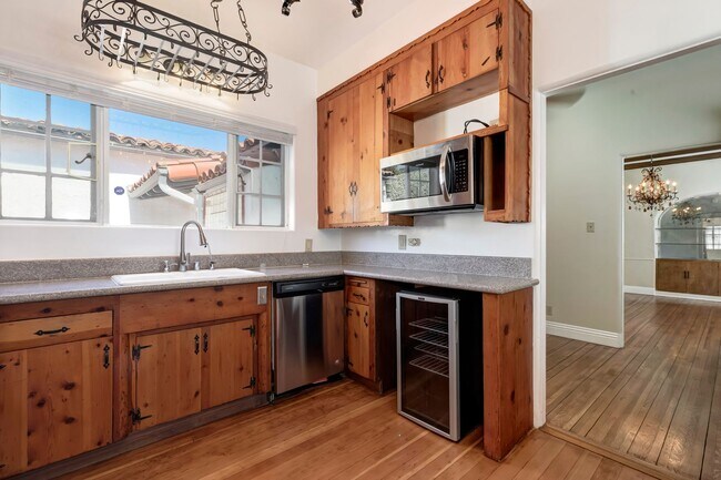 Building Photo - Classic Spanish Elegance Steps from Beverly Hills