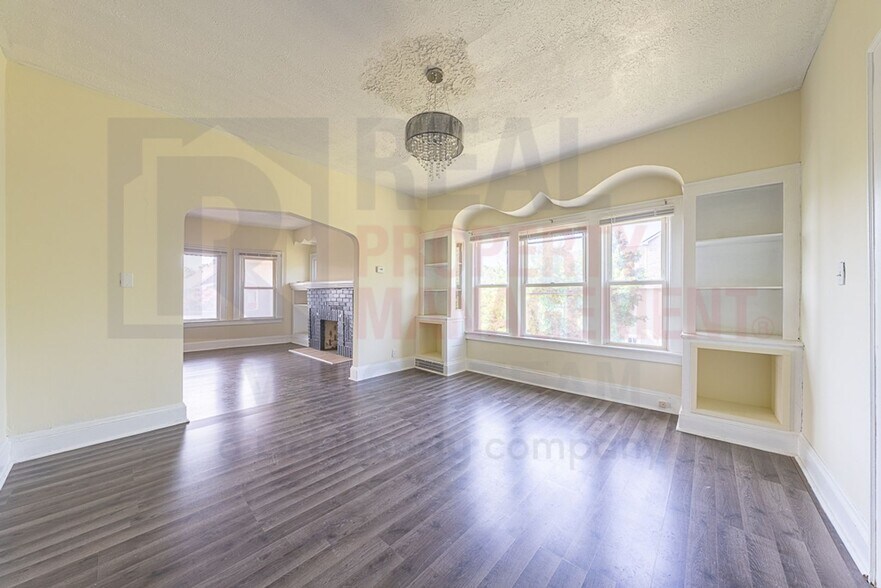 Building Photo - 3633 E 153rd St