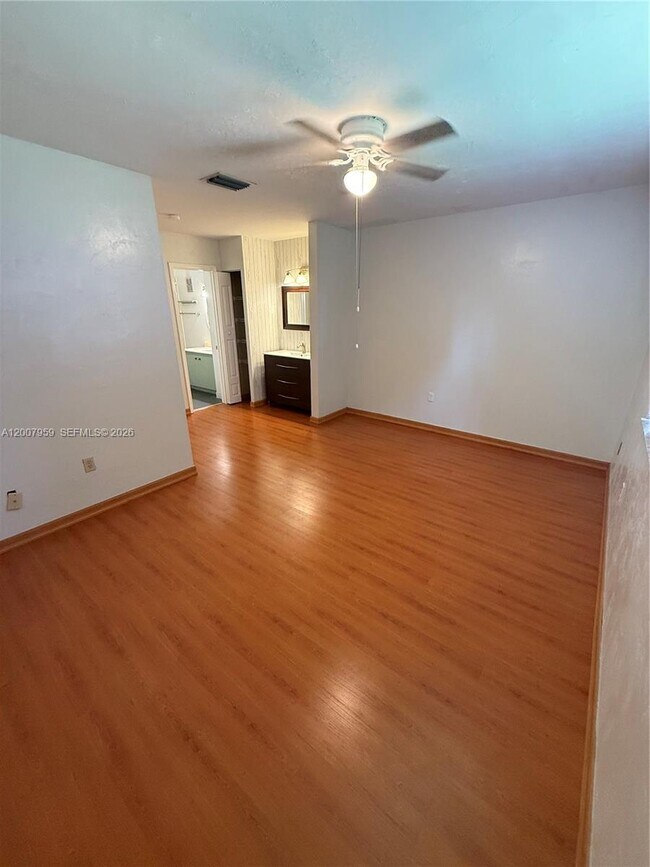 Building Photo - 10661 SW 113th Pl