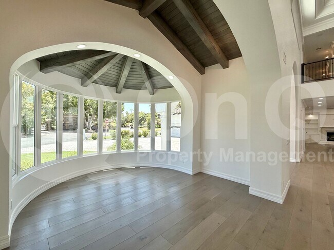 Building Photo - 1523 E Treasure Cove Dr