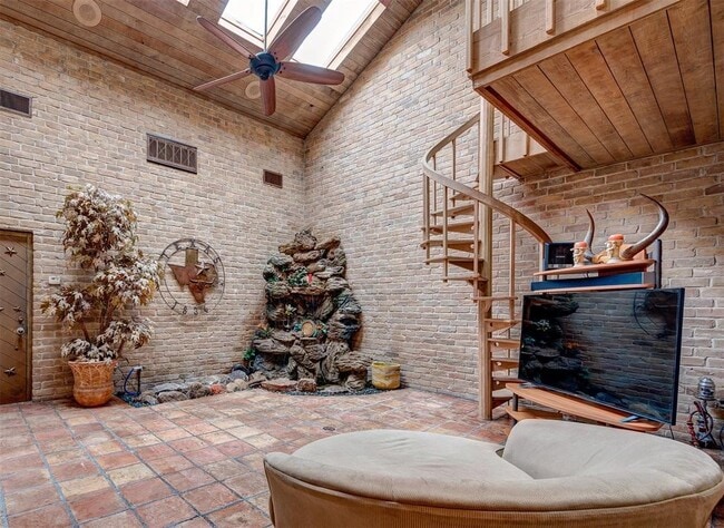 Building Photo - 5141 Del Monte Dr