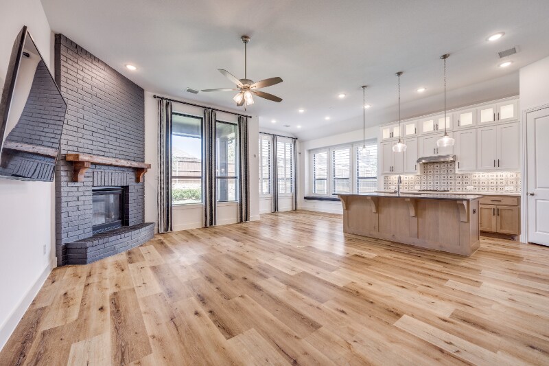 Building Photo - 914 Songbird Ln