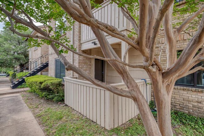 Building Photo - 8210 Bent Tree Rd