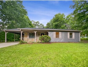 Building Photo - Room in House on Feather Dr