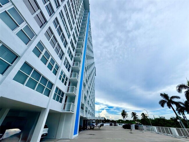Building Photo - 2800 E Sunrise Blvd