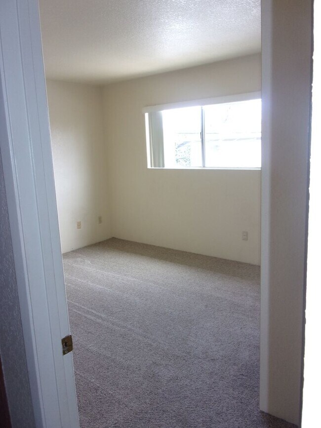 Building Photo - 408