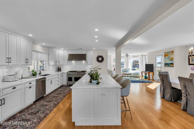 Building Photo - 550 Whiting Ave