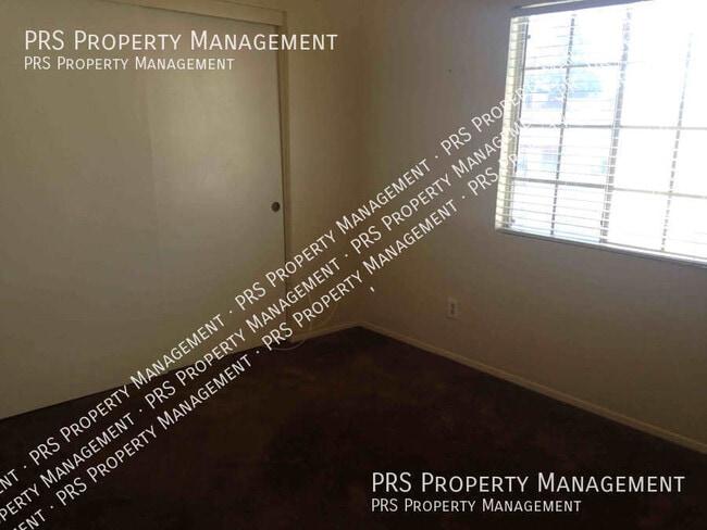 Building Photo - 1623 N Comanche Dr